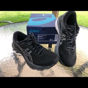 ASICS gel kayano running shoes. Size 6